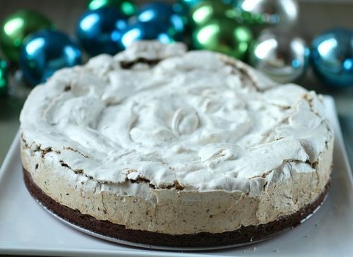 Peppermint-meringue brownie cake