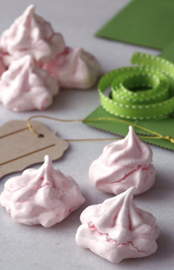 Peppermint meringues
