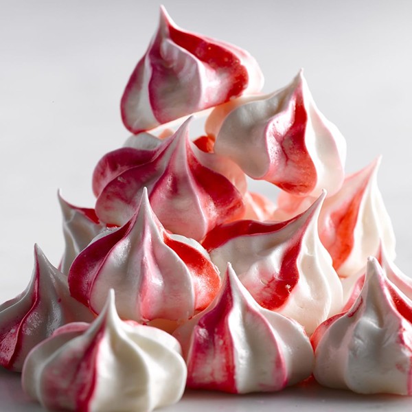 Peppermint meringues