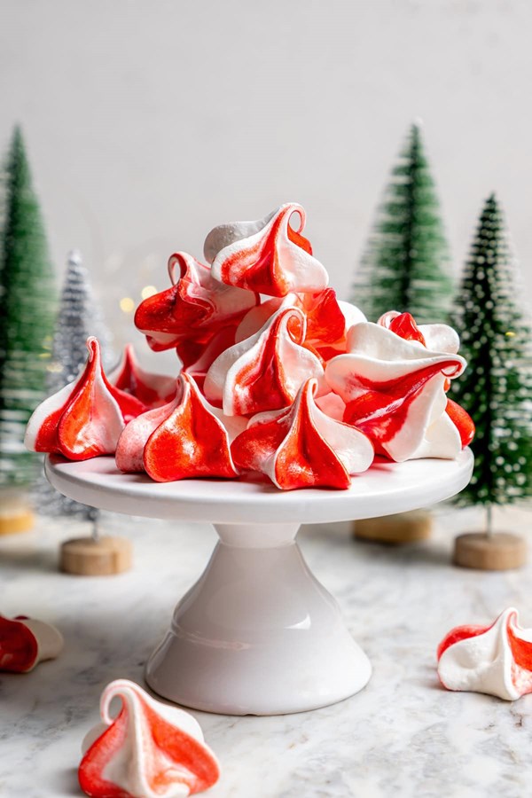 Peppermint meringues