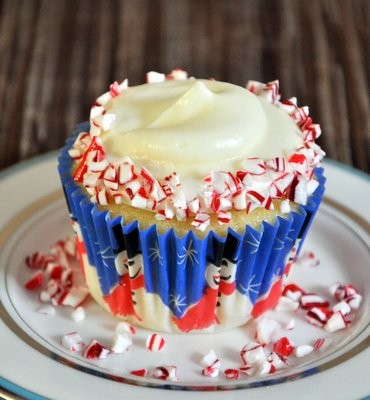 Peppermint white chocolate cupcakes (with vanilla cream cheese frosting)