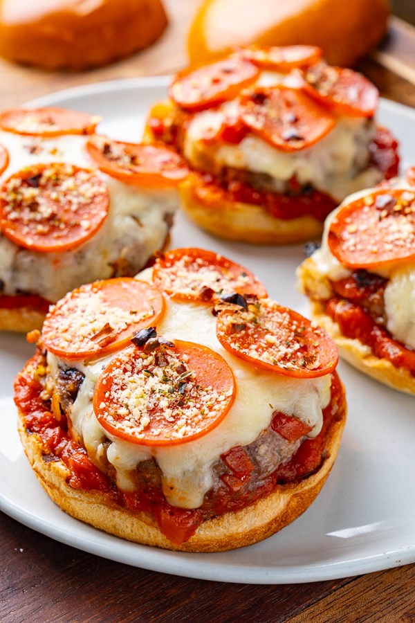 Pepperoni pizza burger