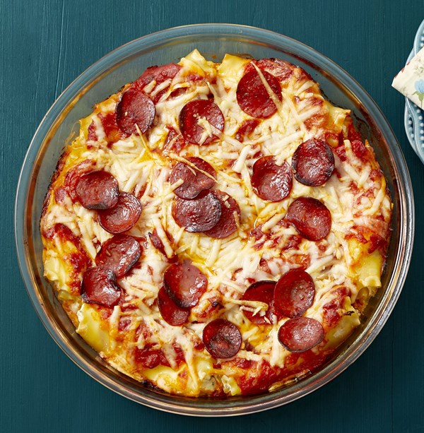 Pepperoni pizza lasagna roll-ups