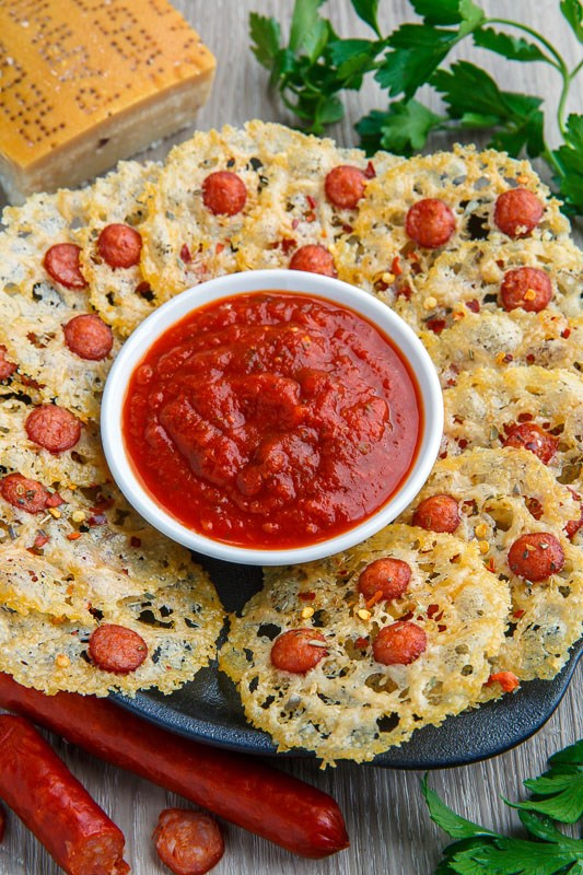 Pepperoni pizza Parmesan crisps
