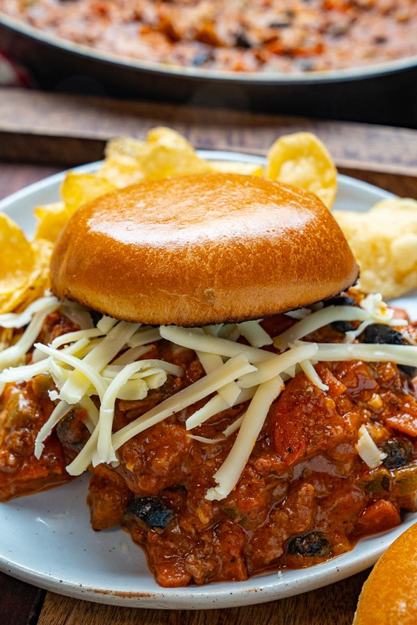 Pepperoni pizza sloppy Joes