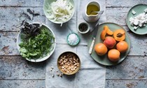 Peppery green salad with apricots and curd cheese