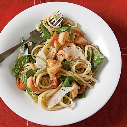 Peppery pasta with arugula and shrimp