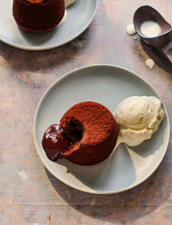 Perfect air fryer chocolate fondants (Tortini caldi ripieni di cioccolato)