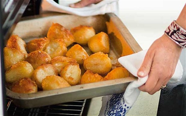 Perfect crunchy roast potatoes