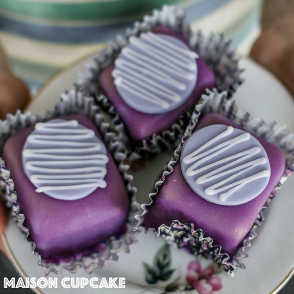 Perfect fondant fancies with fondant icing