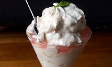 Perfect rhubarb fool