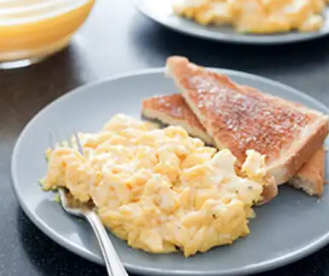 Perfect scrambled eggs for one