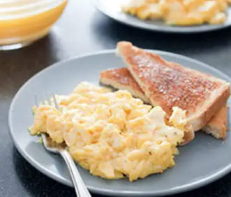 Perfect scrambled eggs for one