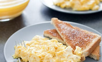 Perfect scrambled eggs for two