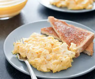 Perfect scrambled eggs for two