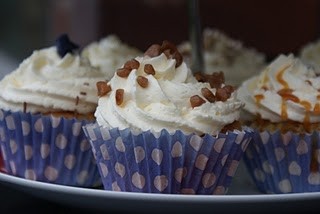 Perfect vanilla cupcakes and meringue buttercream frosting