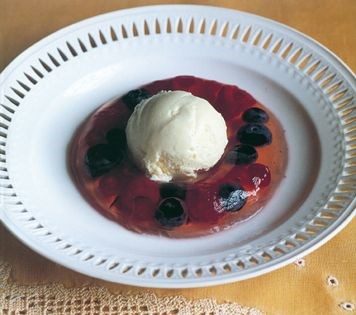 Perry jelly with summer fruits