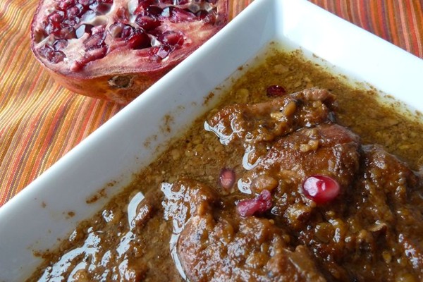 Persian chicken stew in walnut and pomegranate sauce (Fesenjan)