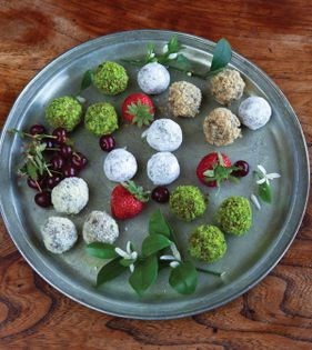 Persian Gulf date + walnut balls (Bontu)
