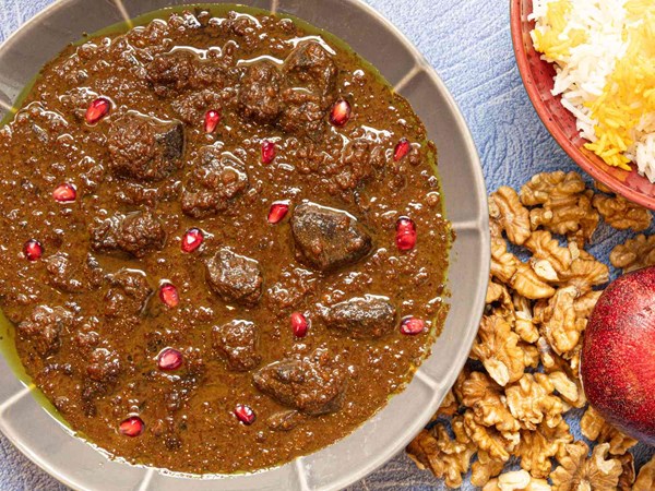 Persian pomegranate and walnut meat braise (Fesenjān)