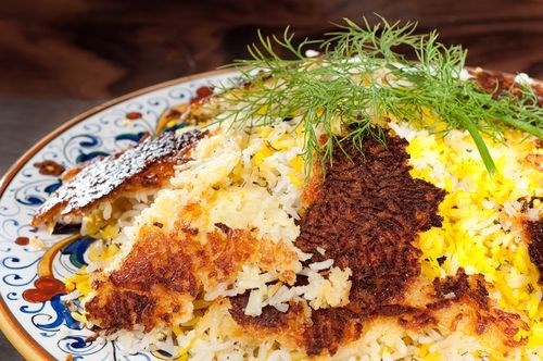 Persian rice pilaf with a crispy crust (Chelow with tahdig)