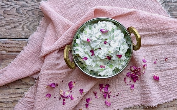 Persian yogurt dip (Maast-o khiar)