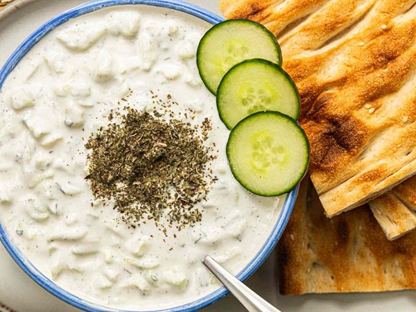 Persian yogurt with cucumber (Māst-o-khiār)