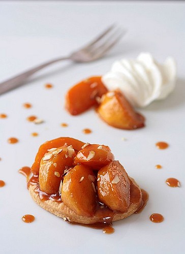 Persimmon chai tartes Tatin