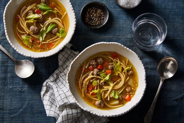 Peruvian 'minute soup' (Sopa a la minuta)
