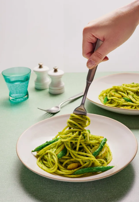 Pesto and green bean spaghetti