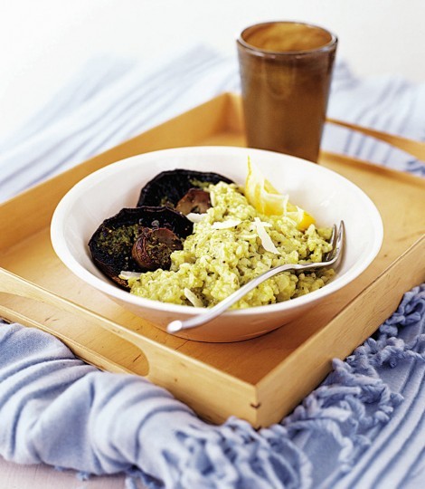 Pesto and lemon risotto with grilled mushrooms