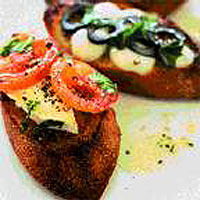 Pesto and mozzarella crostini
