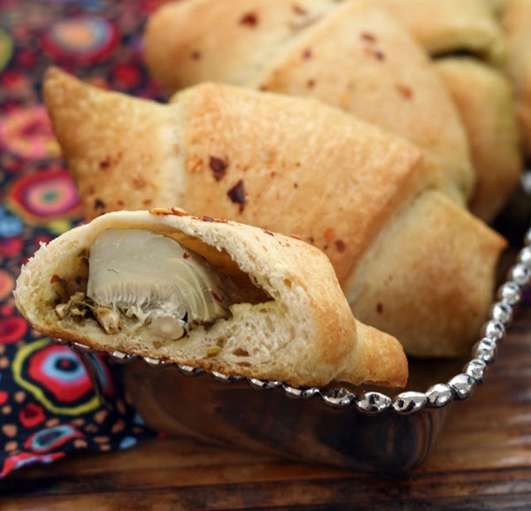 Pesto-artichoke roll ups