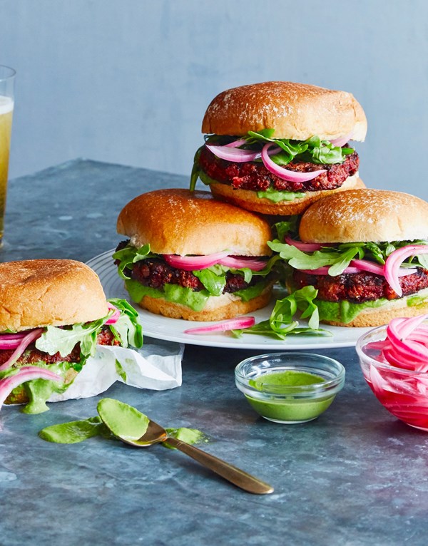 Pesto beet burgers