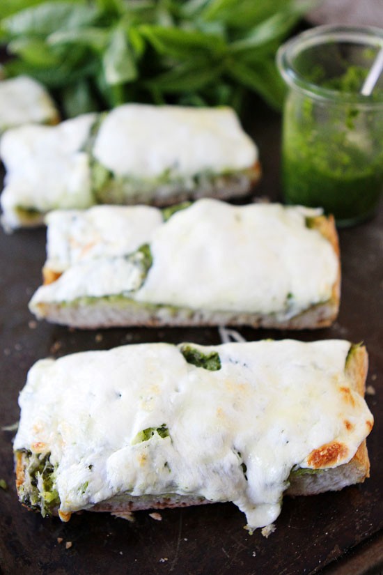 Pesto cheese bread