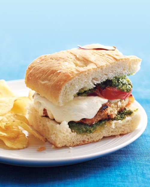 Pesto chicken burgers