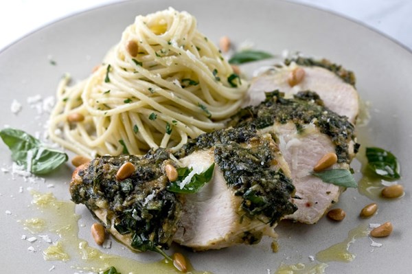 Pesto-glazed chicken breasts with spaghetti