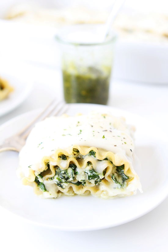 Pesto lasagna roll ups