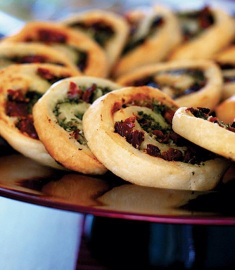 Pesto, mascarpone and tomato pastry wheels