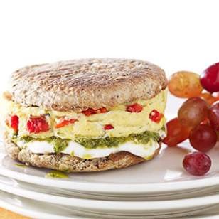 Pesto, mozzarella & egg sandwich