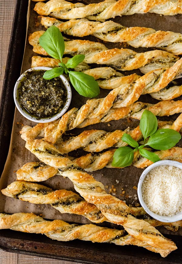 Pesto Parmesan cheese straws