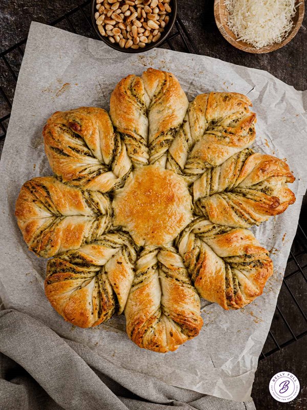 Pesto Parmesan star bread