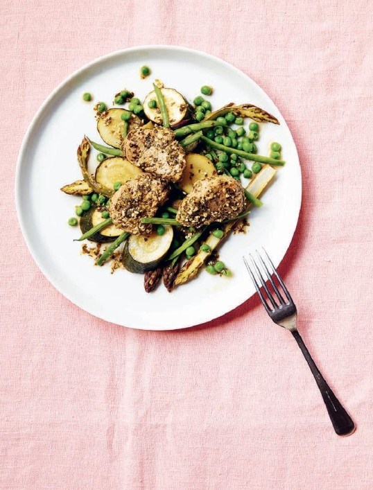 Pesto pork with summer vegetables 
