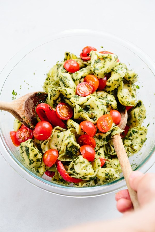 Pesto tortellini pasta salad