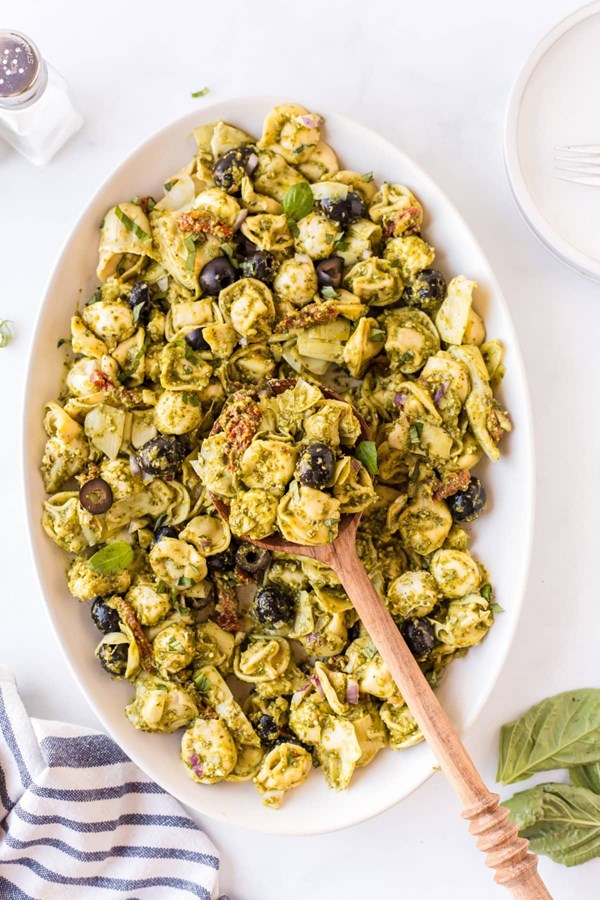 Pesto tortellini pasta salad