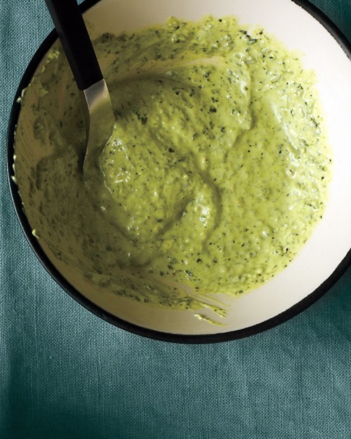 Pesto yogurt sauce