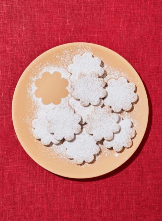 Petal-shaped cookies (Pastissets)