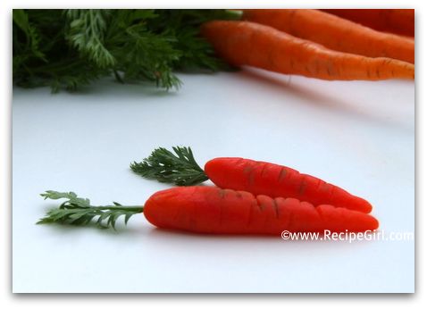 Petite marzipan carrots