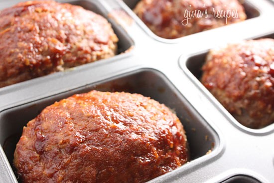 Petite turkey meatloaves
