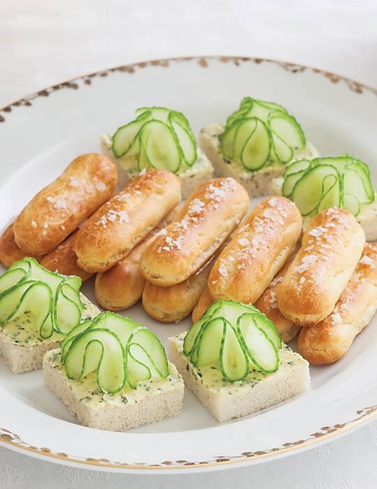 Petits savory éclairs [Herbed goat cheese]